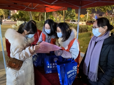 为民服务暖民心！平远人社局开展党员进社区活动