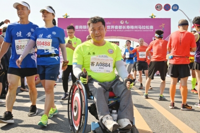 “我用手丈量梅州美景，其他选手用脚！”五华阿哥“轮”跑梅马系“硬橙”~