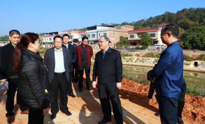 余其豹：抓党建促提升保安全 推动乡村振兴全面发展