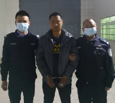 用你的挖掘机，偷你的河砂~抓！