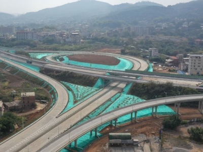 长深高速公路葵岗互通立交通车，打通“两高”连通最后一公里！