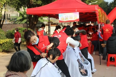 免费理发、健康义诊、扶贫助农…蕉岭开展国际志愿者日活动 