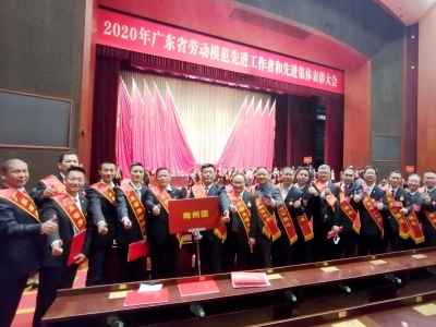 新时代是奋斗出来的！今天，他们共同分享劳动的喜悦与荣光