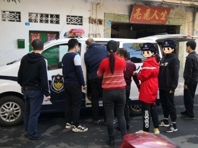 老屋聚赌掩人耳目，兴宁5人被拘！