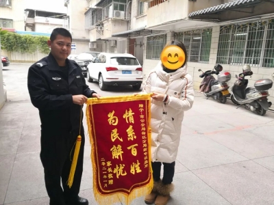 男孩遭母亲教育后负气出走，梅江民警连夜搜寻获点赞！