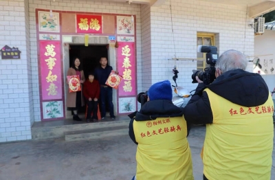 摄影家们走进大东农村，为党员群众拍“幸福大片”！