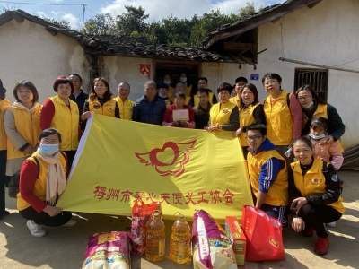 真情暖人心！梅州市爱心天使义工协会为这个家庭送去“冬日暖阳”~