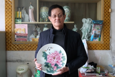 一笔一墨绘芳华 ！看梅州第一届工艺美术大师张尚杰的“瓷艺人生”