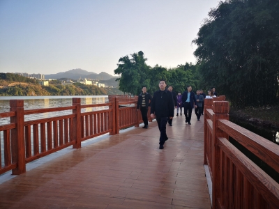 黄文沐调研城区公园建设工作：将绿轴花园广场打造成精品公园