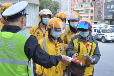外卖小哥变身“劝导员”，大埔警企联手守护文明出行