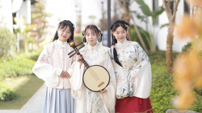 约吗？汉服小姐姐带你穿越“梅花海”，一同探索客家宝藏！
