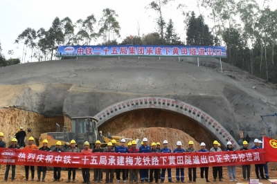 刷新进度条！梅龙高铁下黄田隧道进入全面施工阶段