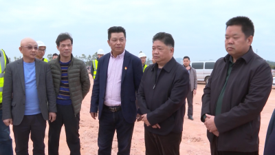 吴晖到华城镇调研梅龙高铁建设及新农村建设工作