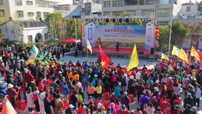 人从众…首届华城镇文化旅游节启动！吃喝玩乐逛high翻天~