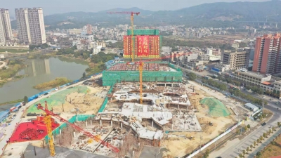 丰顺坚真文体中心主体工程今日封顶，系许应裘先生捐资逾5.5亿元建设