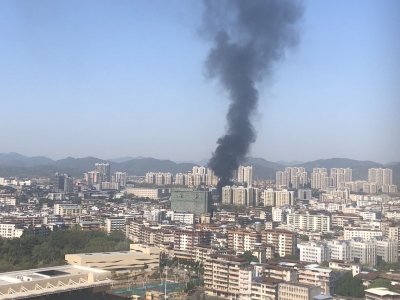 突发！梅城一民房着火，现场浓烟滚滚...