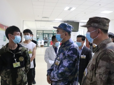 梅州军分区司令员段见云到梅县区检查征兵体检工作