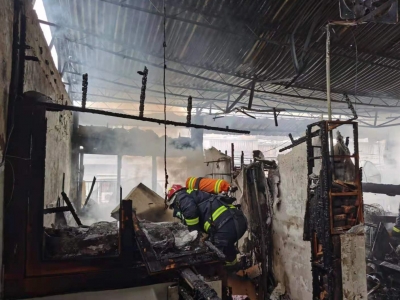 居家用火用电绷紧安全弦！梅城江南一民房天台着火...