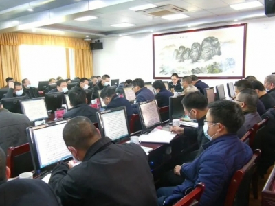 周小勇主持召开平远县政府常务会议