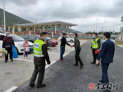 除夕，他们用爱心和责任温暖了群众的“游子归家路”