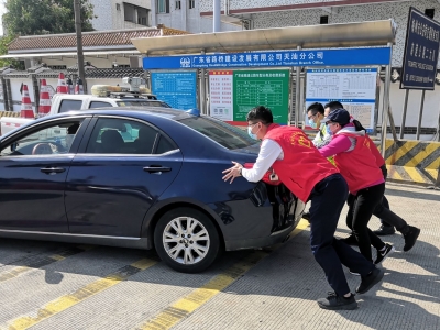 暖心！小车城西高速路口突发故障，关键时刻他们“出手”了...