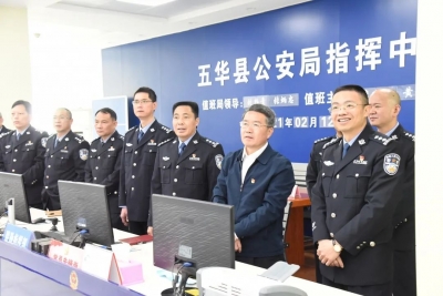 朱少辉看望慰问坚守岗位一线民警辅警