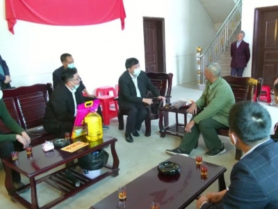 宋才华到平远县仁居镇看望慰问基层党员群众
