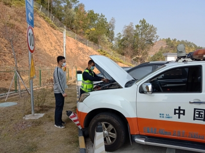 货车爆胎？小车无法启动？高速路上他们来帮你...