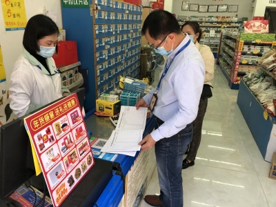 梅江区开展定点零售药店专项检查：规范药店服务行为，筑牢疫情防线