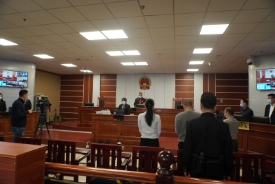 家人被确诊后仍到处走动，这对回五华致76人隔离的夫妇一审判了！