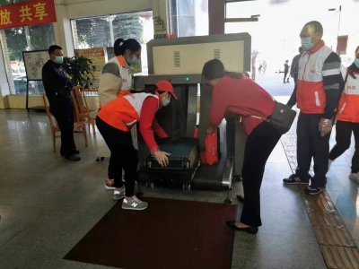 情暖旅途！“红马甲”今日上线，温暖离乡的游子们