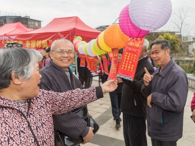 谁是“最强大脑”？今年元宵，梅江区西郊街道灯谜会“掰头”一下