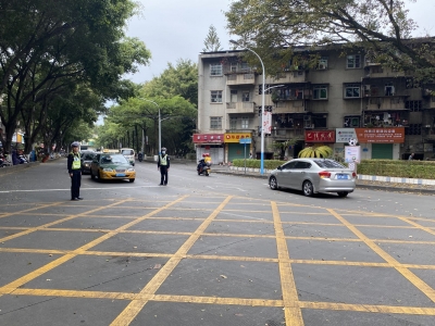 注意！梅城这四个路口新增黄色禁停线，违停要处罚哦！