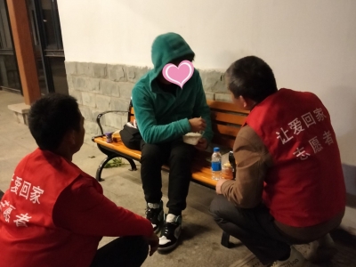 经营亏钱又病痛，暖心“红马甲”让流浪梅州数月的男子回了家