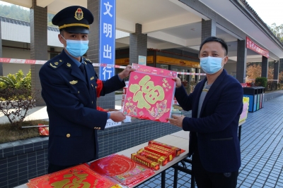 不会用健康码？忘带口罩？2021春运大考，他们这样答题...