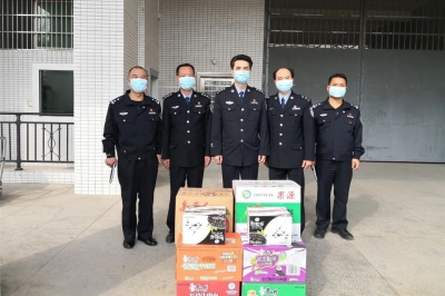 吴东海到基层所队开展节前慰问