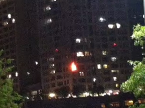惊险！梅江区客天下爱巢小区一公寓着火，所幸无人受伤......