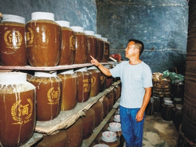 这里有深山佳酿！他，返乡当起酿酒师，致富路上酒香四溢