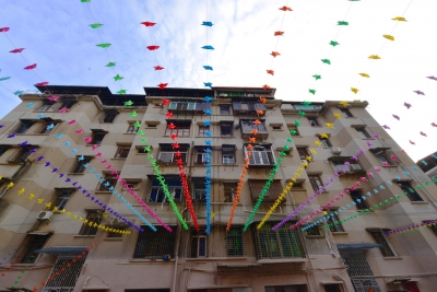 年味浓了！彩旗灯笼齐挂上，这个社区送“福”到家了