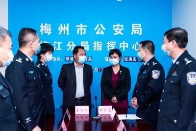 朱国城、钟秀堂到梅江分局检查春节安保维稳工作并慰问一线基层民警辅警