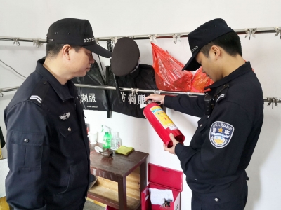 “神兽”开学，公安蜀黍为你保驾护航！