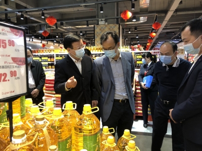 曾尚忠检查春节前市场监管领域工作：严把食品质量关 织密疫情防控网