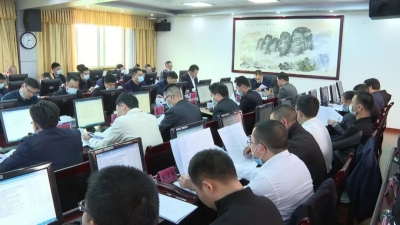 周小勇主持召开平远县政府常务会议