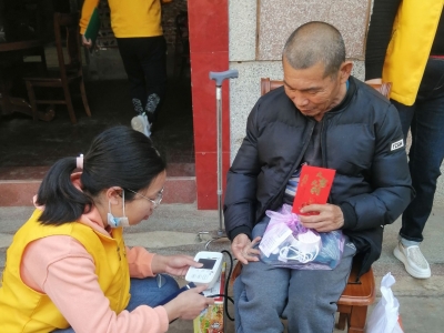 唠家常，手牵手！志愿者团队给空巢老人、留守儿童送温暖