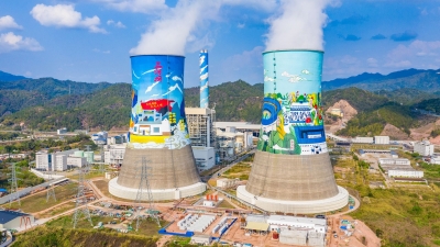 看！ “大烟囱”披上了“多彩衣”，像陶瓷！