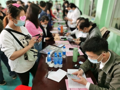 有了这张“畅听王卡”，听障人士也能接打电话！