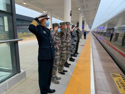 出发！梅州军分区司令员段见云欢送65名新兵奔赴军营