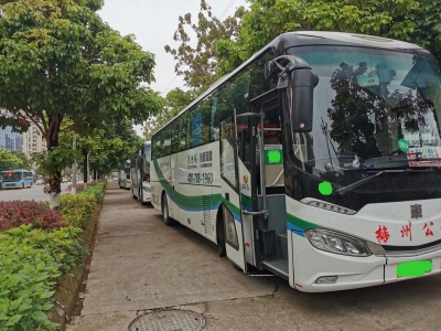 四车道变两车道？公交车充电站内停车位紧缺
