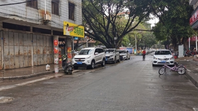 梅江区华苑路流动摊贩“散伙了”？原来是他们出手了...