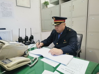 敬业丨偶尔能睡三五个小时已是奢侈！他用责任心诠释铁路精神